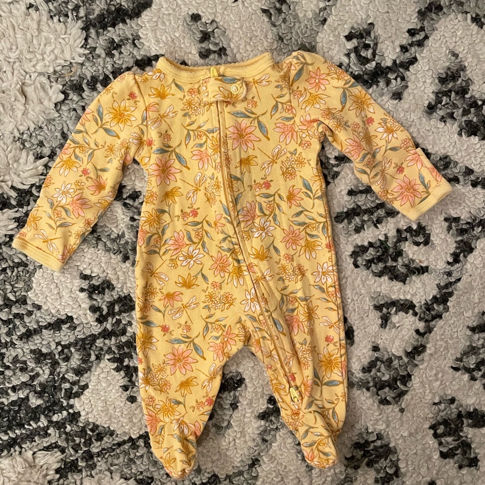 🌼Carter’s Footie🌼